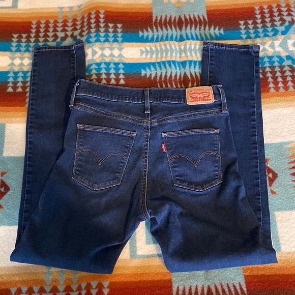 Levi’s High-rise Slimming Skinny Dark Wash Jean size 30 - Picture 2 of 6